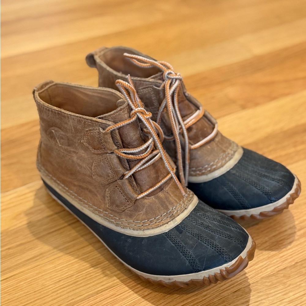 Sorel Brown and Black Ankle Boots